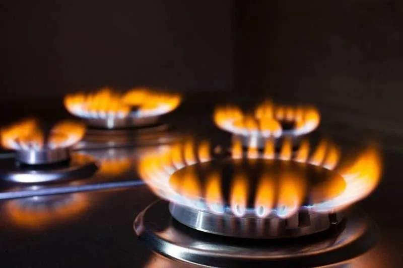 Bếp gas bị cháy lửa đỏ, cháy yếu - Nguyên nhân và cách khắc phục tại nhà